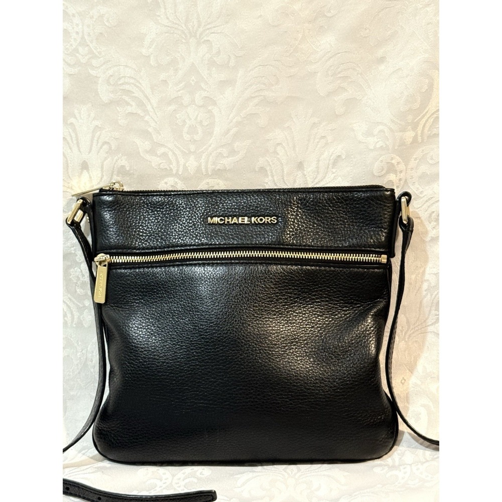 Michael Kors Flat Riley‎ Crossbody Black Leather Zipper Front Bag Pebbled